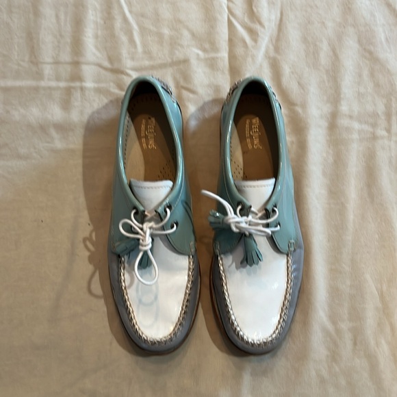 G.H. Bass & Co. Weejuns Winnie lace up shoe. Size 9 Green, gray and white. - Picture 2 of 11